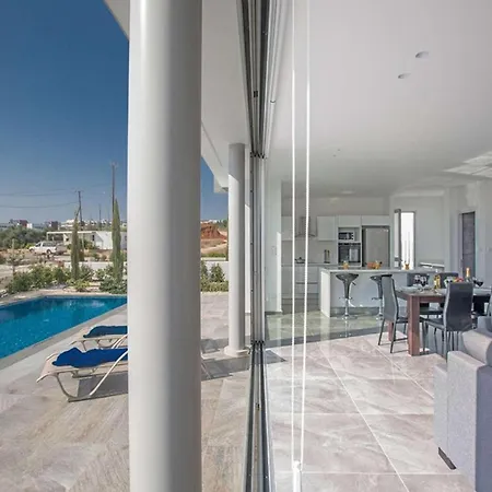 Villa Pearl 15 *